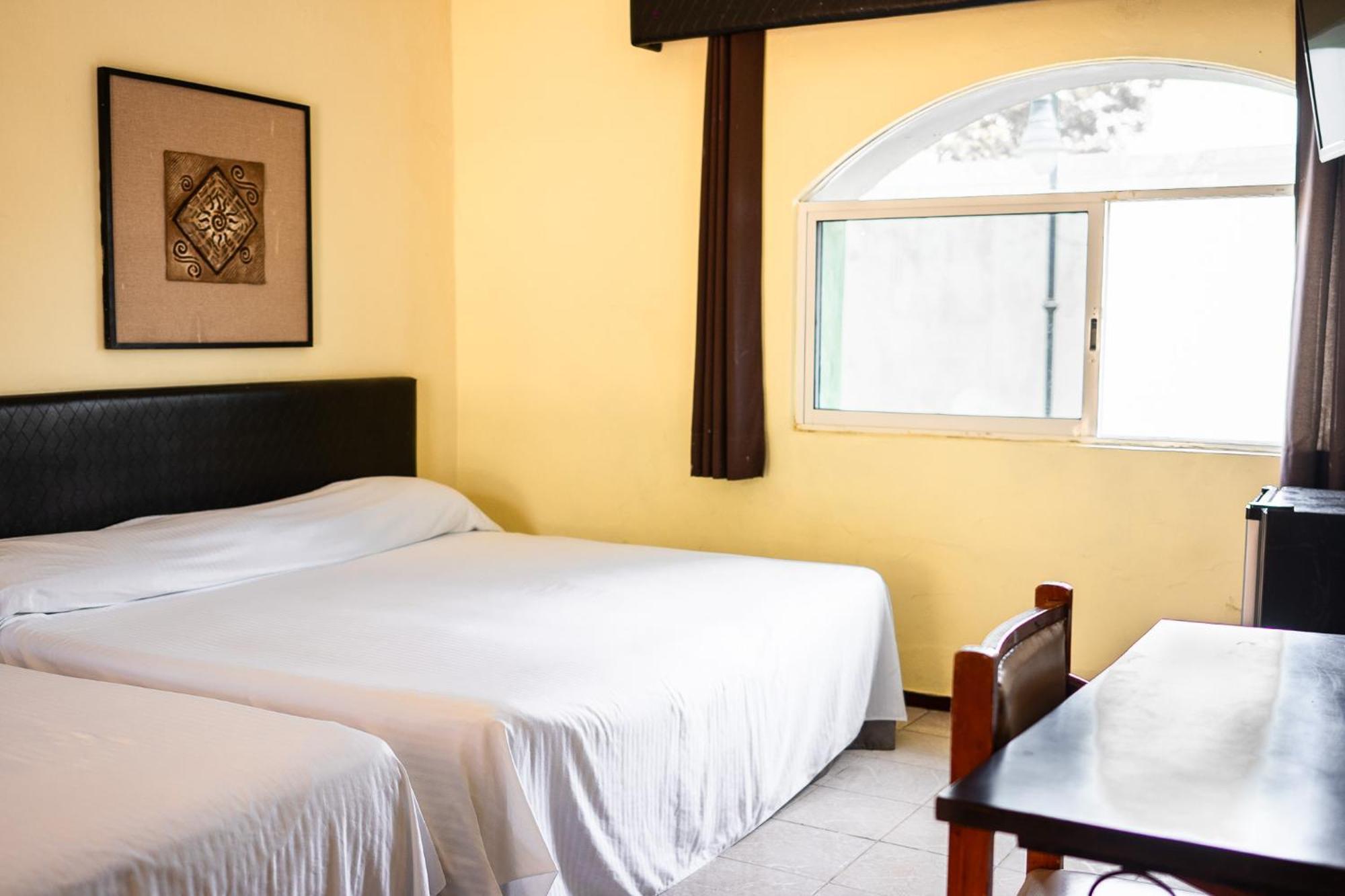 Hotel Maria De La Luz วัลลาโดลิด ภายนอก รูปภาพ