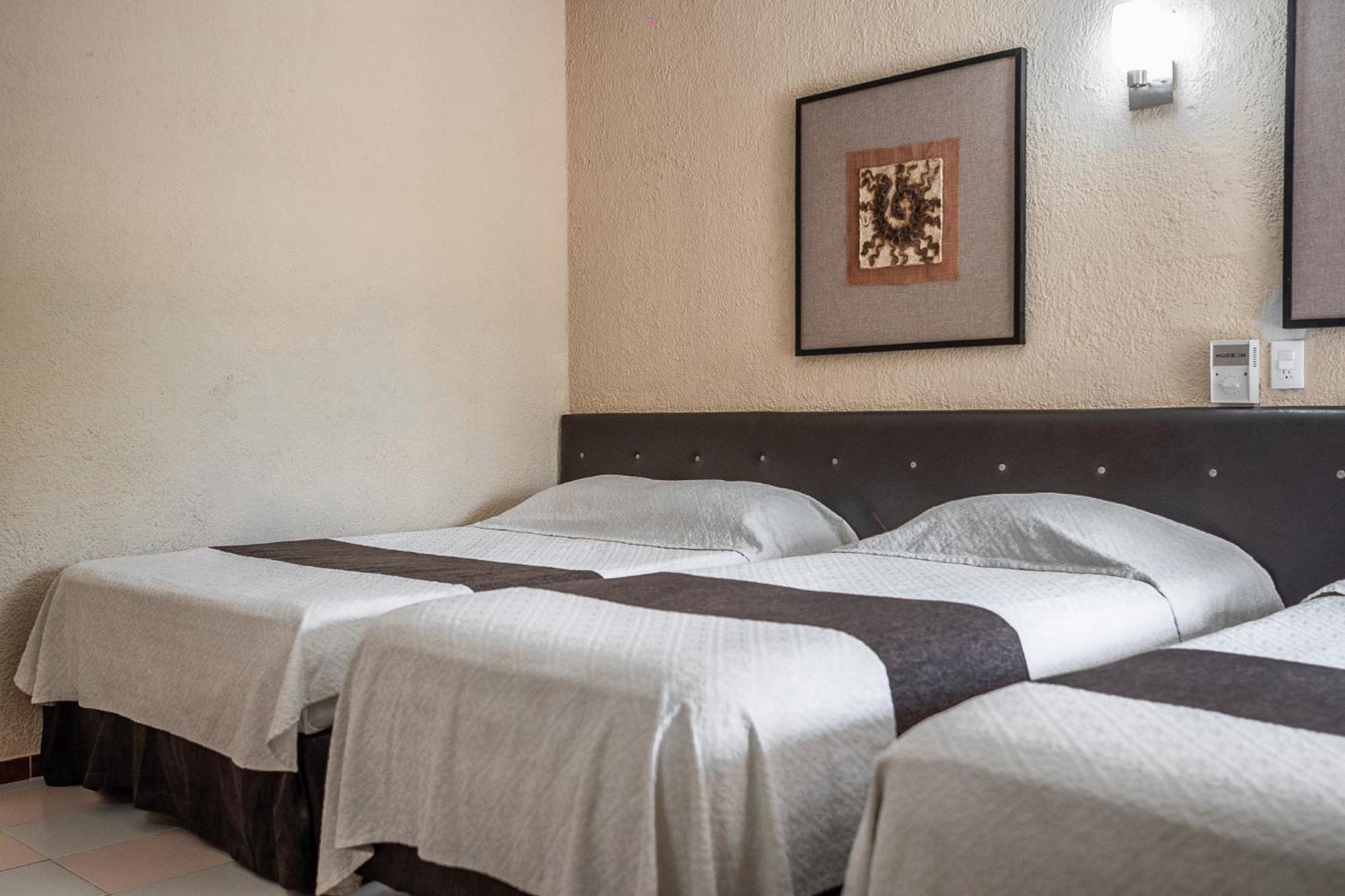 Hotel Maria De La Luz วัลลาโดลิด ภายนอก รูปภาพ