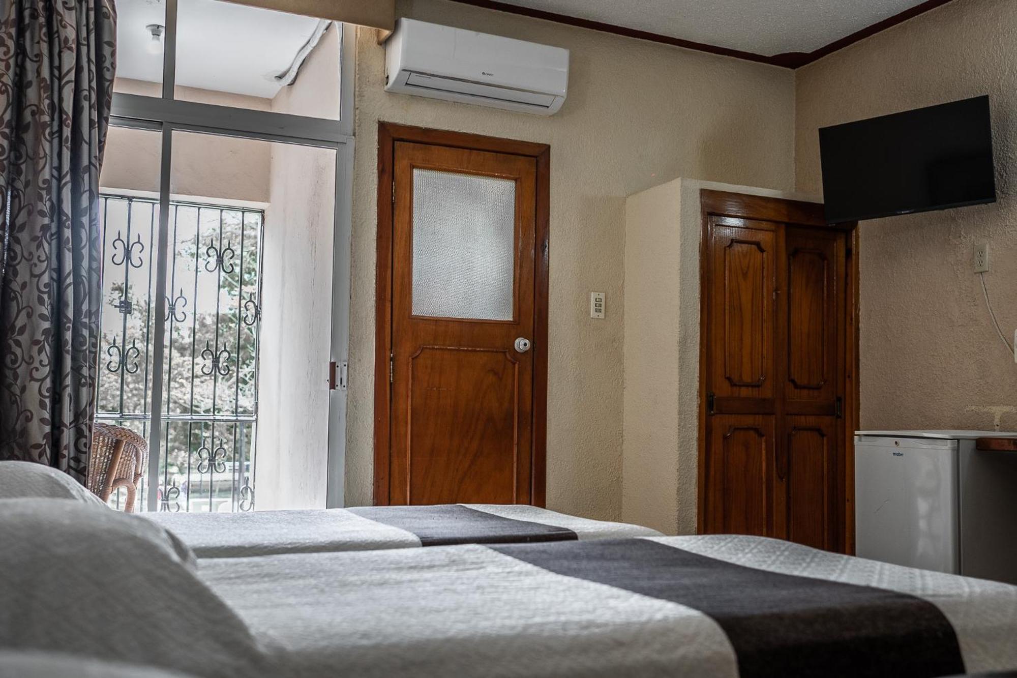 Hotel Maria De La Luz วัลลาโดลิด ภายนอก รูปภาพ