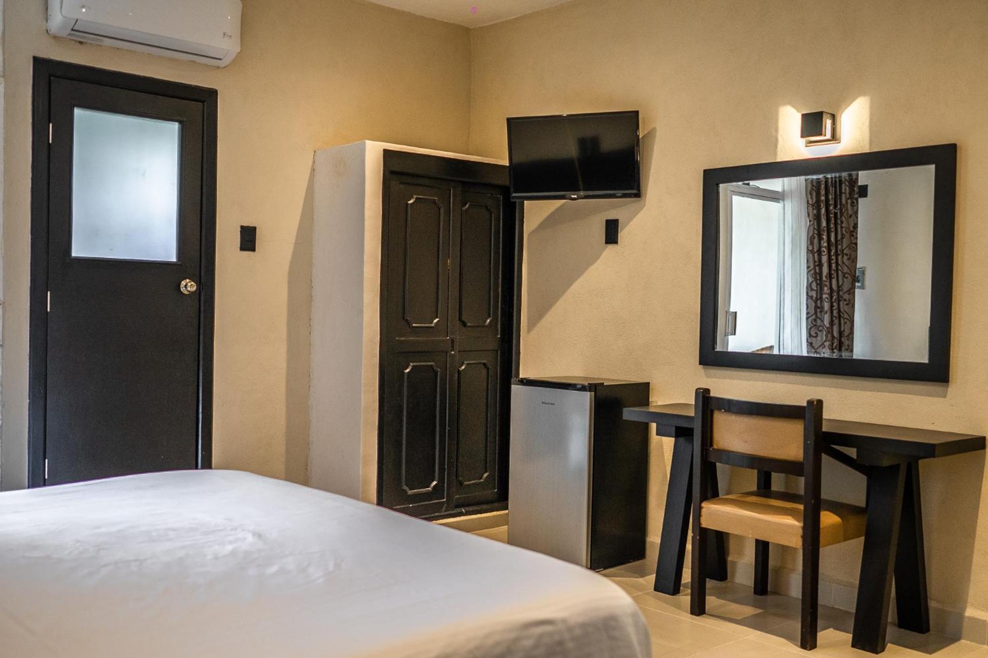 Hotel Maria De La Luz วัลลาโดลิด ภายนอก รูปภาพ